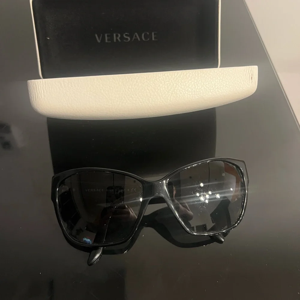 Versace Elegant Black Women's Sunglasses - Picture 1 of 2